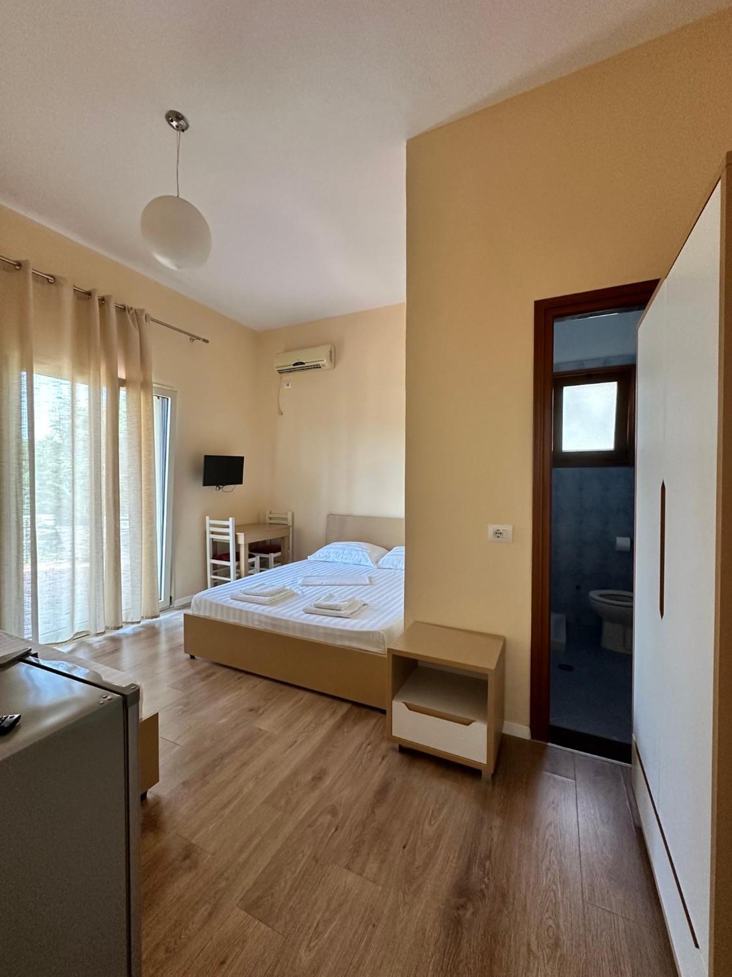 Maria Rentals Radhimë Exterior foto